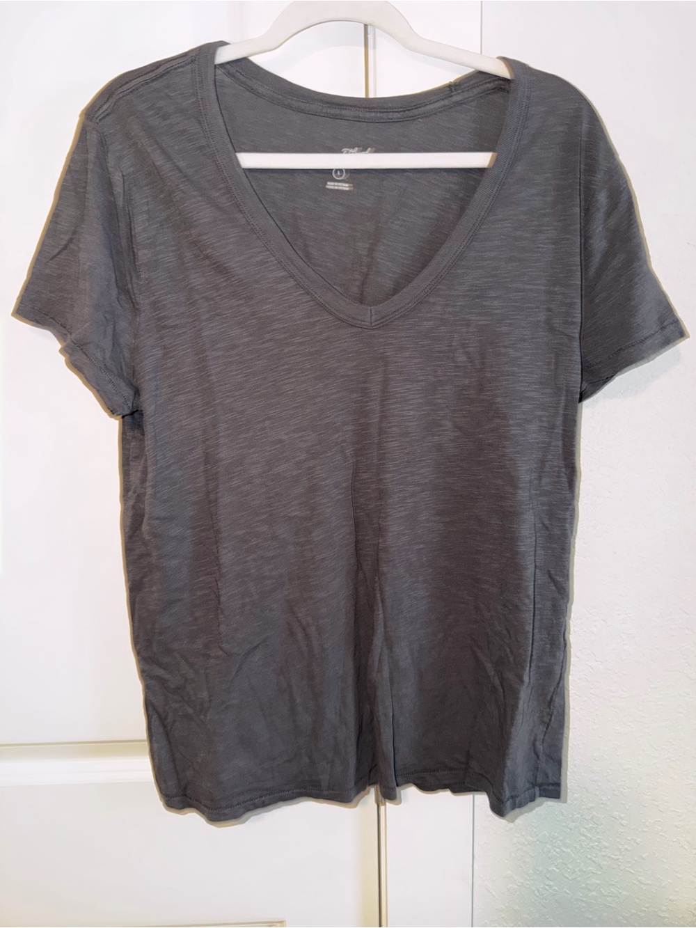 Universal Thread Charcoal Gray V-Neck Short Sleeve Tee